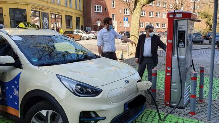 Rund ein Viertel der Hamburger Taxis fährt batterieelektrisch