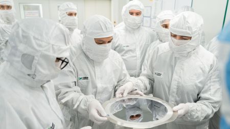 heise+ | Besuch in der SSD-Fabrik: Vom Chip-Wafer zum fertigen Speichermedium