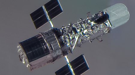 Weltraumteleskop Hubble zum 36. Geburtstag im All abgelichtet