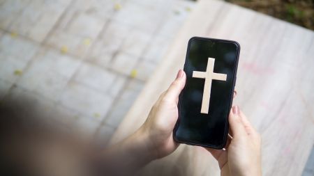 Radiant Mobile baut auf Jesus ausgerichtetes Mobilfunknetz mit Pornofilter auf