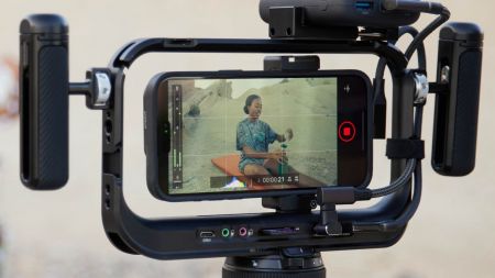 heise+ | Video im Griff: Supercage von Moment fürs iPhone im Test