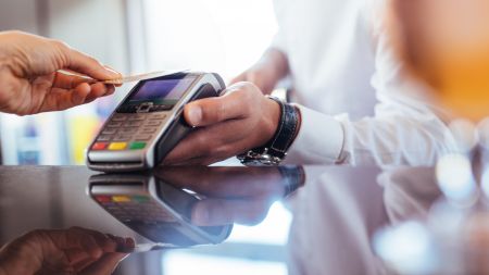 Deutschland zahlt mobiler an der Kasse und bleibt PayPal treu
