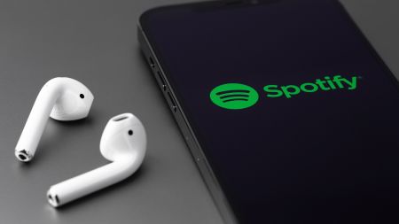 Gegen KI-Slop: Spotify führt Kennzeichung für „echte“ Künstler ein